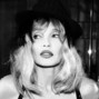 Il testo della Hasta siempre Arielle Dombasle