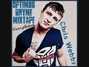 Il testo della What them girls like Chris Webby
