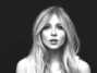 Il testo della Kiss of a bullet Diana Vickers