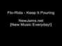 Il testo della Keep it pouring Flo Rida