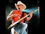 Il testo della She's from boston Kenny Chesney