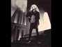 Il testo della Take it on the chin baby Kim Carnes