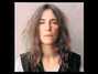 Il testo della Walkin' blind Patti Smith