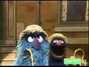 Il testo della Fuzzy and blue (and orange) Sesame Street