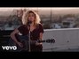 Il testo della First heartbreak Tori Kelly