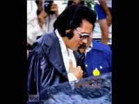 pochette album She thinks i still care