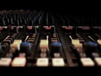 pochette album Give a little love